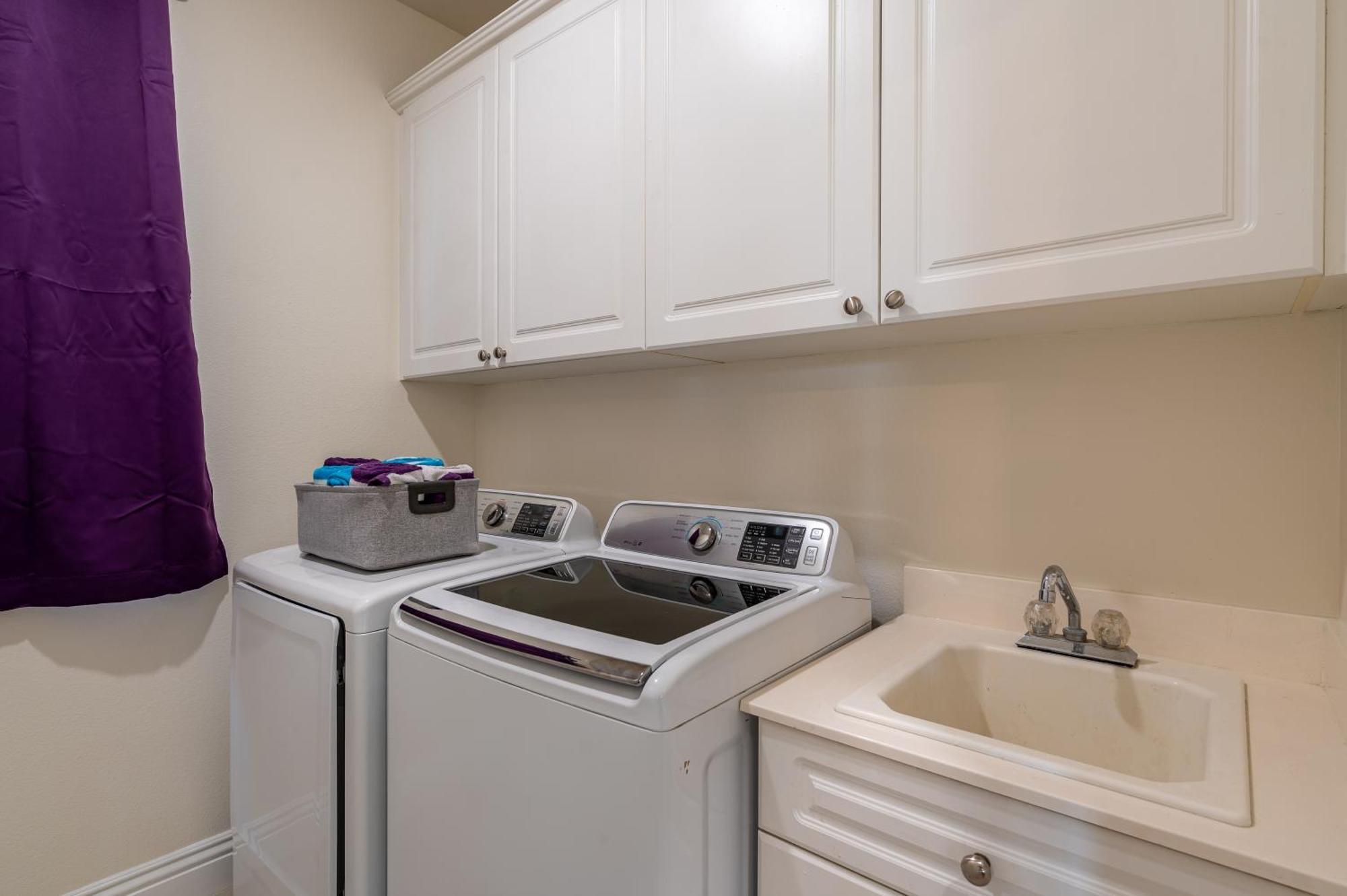 Ferienhaus Coachella Play - 6br Multi-gen Fun Zone And Retreat With Free Heated Pool Indio